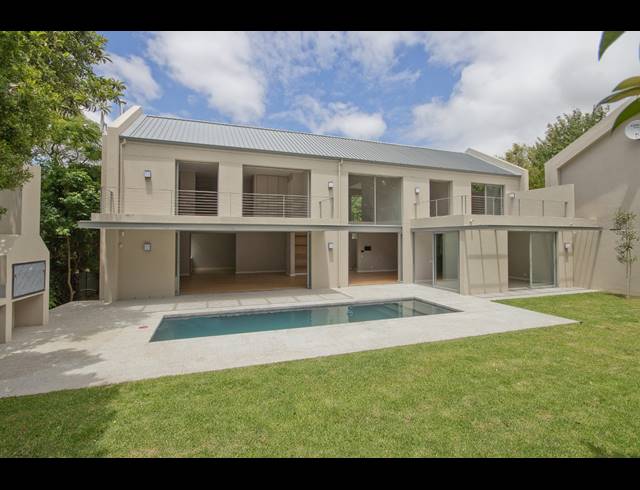 5 BEDROOM HOUSE SOLD IN CONSTANTIA